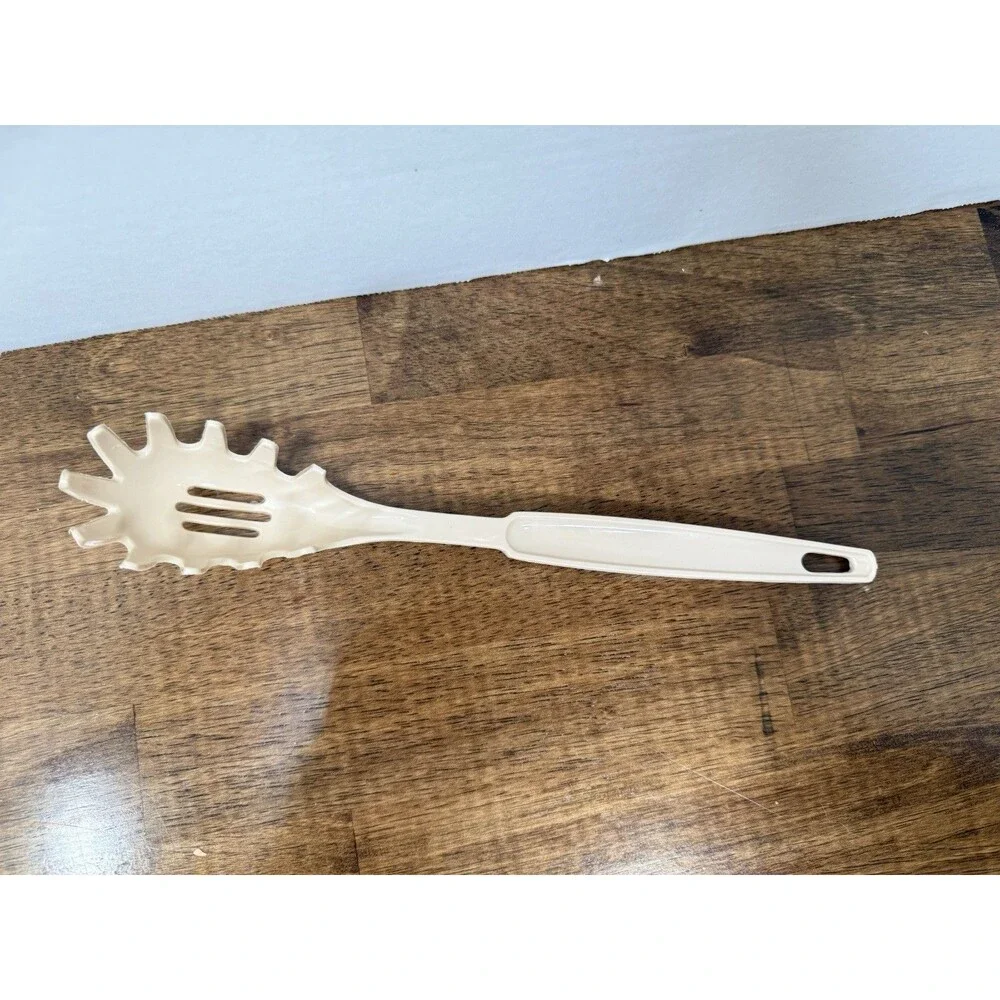 EKCO Beige Plastic Pasta Server Spaghetti Spoon Dishwasher Safe Utensil